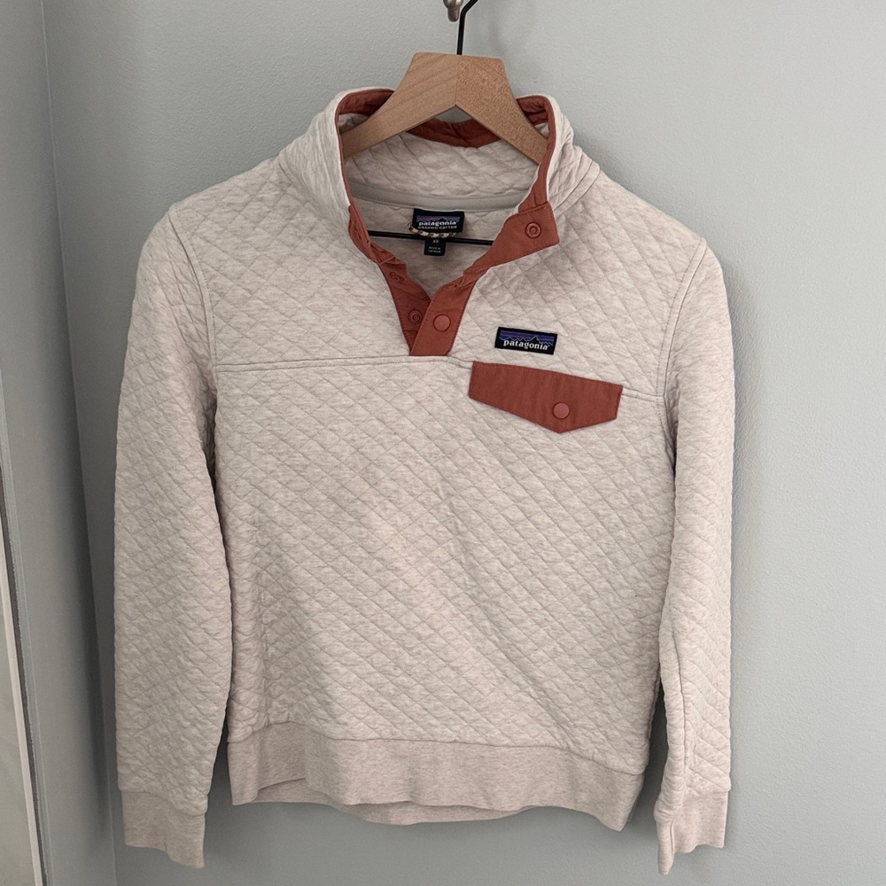 Patagonia women’s Cream and Brown Quilted Sweater